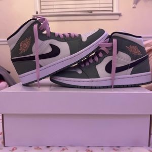Women’s Air Jordan 1 Mid SE "Dutch Green" sneakers
